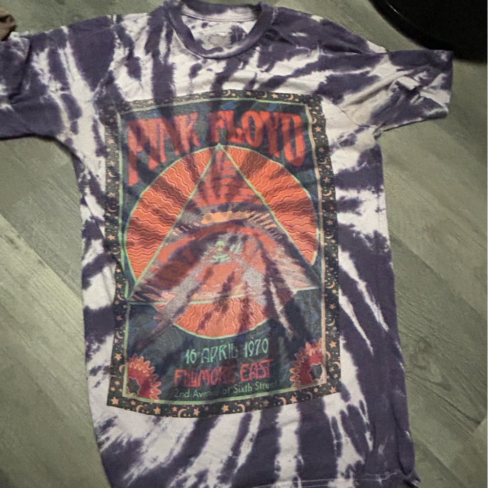 Pink Floyd shirt